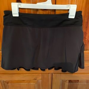 Lululemon Size 6 tall ruffle skirt